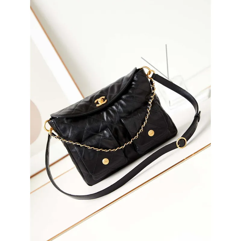 Chanel AS4668 Velká taška Hobo z lesklé telecí kůže a zlatého kovu, černá