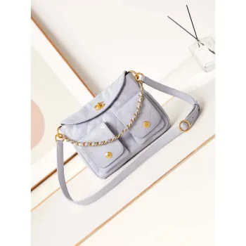 Chanel AS4743 Kabelka Hobo z lesklé telecí kůže a zlatého kovu, světle fialová