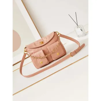 Chanel AS4743 Kabelka Hobo z lesklé telecí kůže a zlatého kovu, růžová