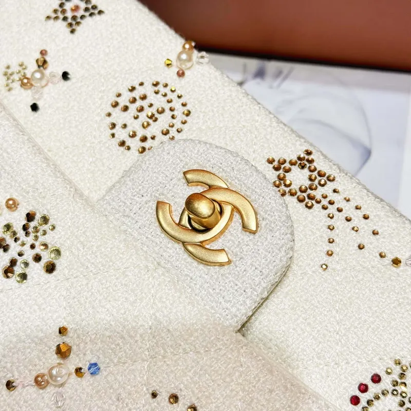 Chanel A01112 Klasická kabelka s klopou Tweed & Gold Tone Metal Beige