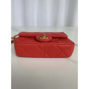 Chanel AS4868 Mini taška s klopou z perleťové jehněčí kůže, imitace perel a zlatý kov, červená