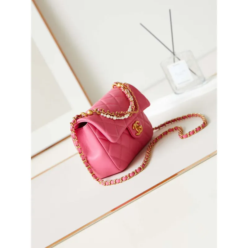 Chanel AS4384 Mini taška s klopou z perleťové jehněčí kůže, imitace perel a zlatý kov, růžová