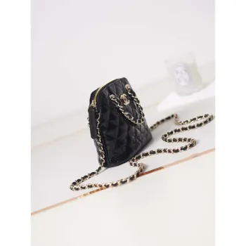 Chanel AP3345 Kabelka Shell z lakované telecí kůže, černá