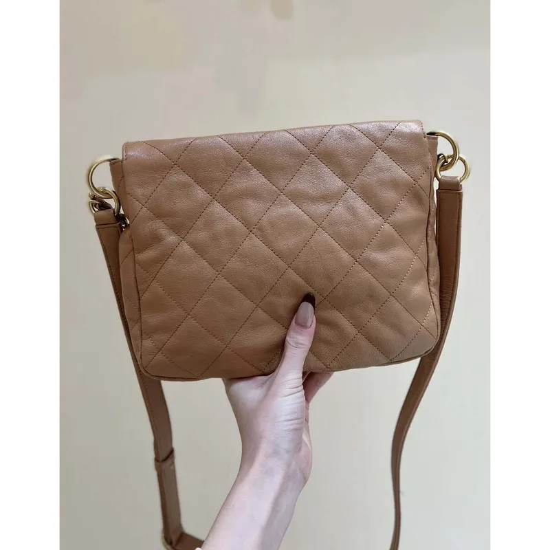 Chanel A99335 Kabelka Hobo z jehněčí kůže a zlatého kovu Hnědá