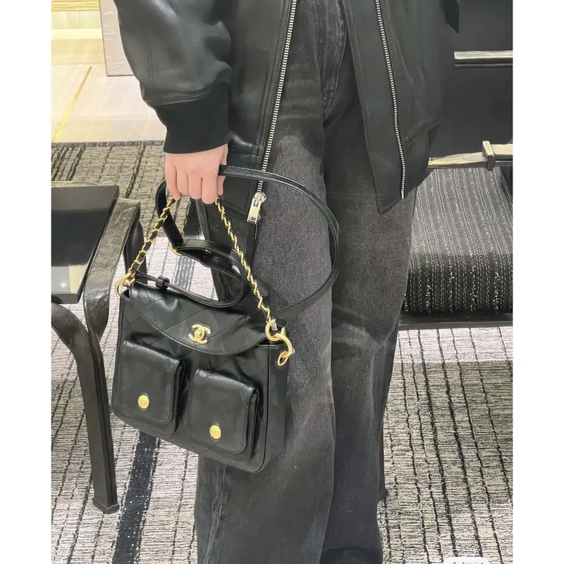 Chanel A99335 Taška Hobo z jehněčí kůže a zlatého kovu, černá