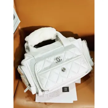 Chanel AS4364 Velká taška na bowling z nylonu a stříbrného kovu, bílá