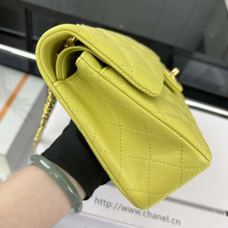 Chanel A01117 Kabelka s klopou Klasická taška Citronově žlutá jehněčí kůže