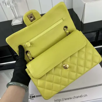 Chanel A01117 Kabelka s klopou Klasická taška Citronově žlutá jehněčí kůže