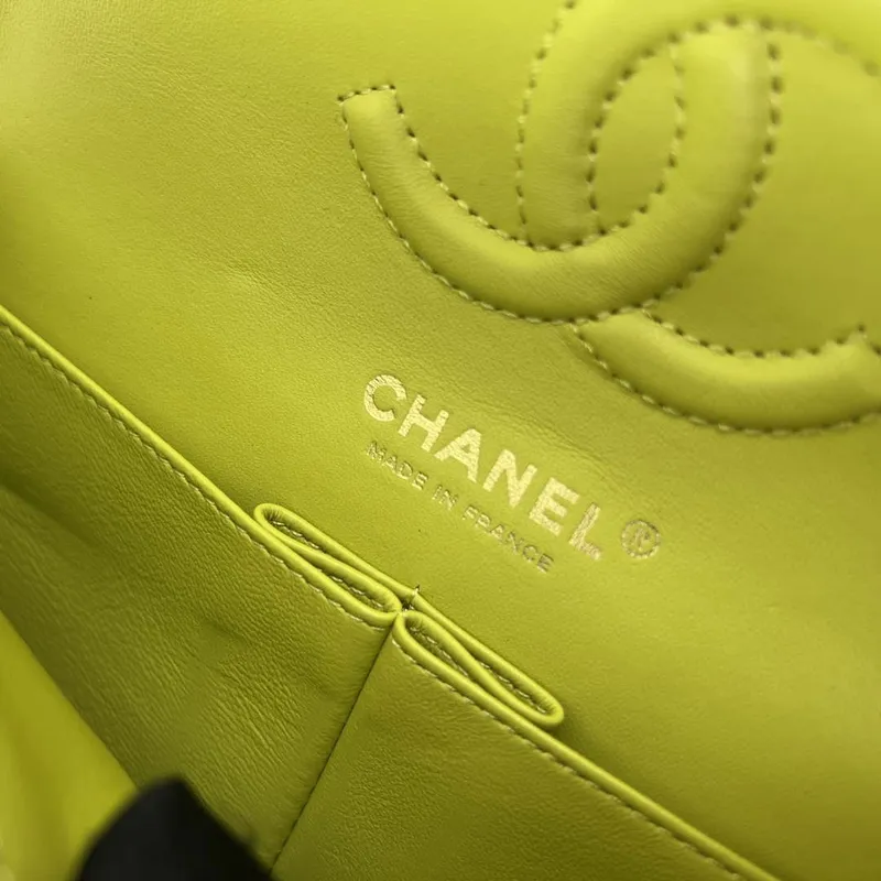 Chanel A01117 Kabelka s klopou Klasická taška Citronově žlutá jehněčí kůže