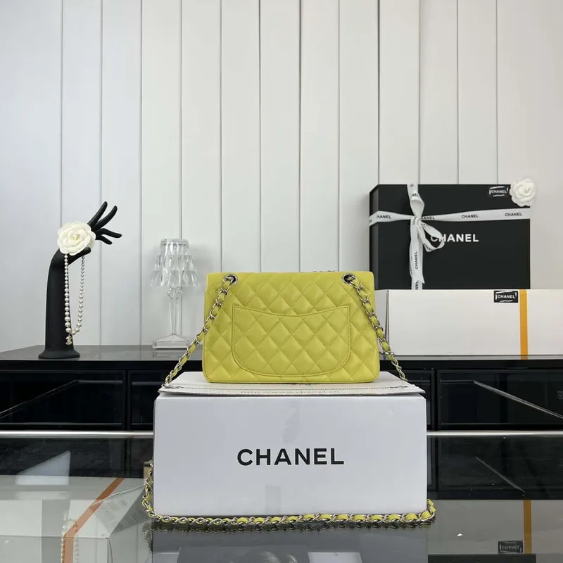 Chanel A01117 Kabelka s klopou Klasická taška Citronově žlutá jehněčí kůže
