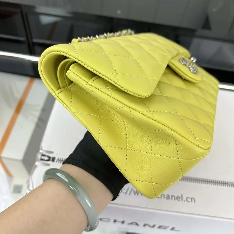 Chanel A01117 Kabelka s klopou Klasická taška Citronově žlutá jehněčí kůže