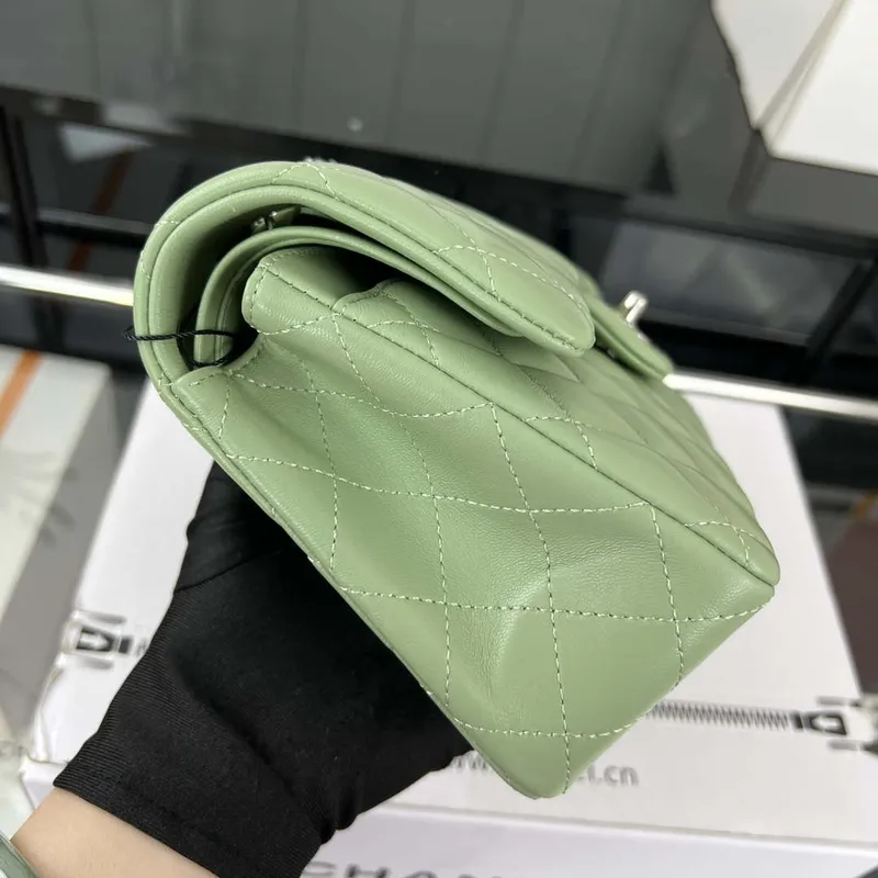 Chanel A01117 Kabelka s klopou Klasická taška Zelená jehněčí kůže