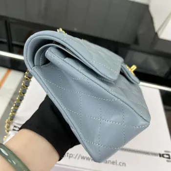 Chanel A01117 Kabelka s klopou Klasická taška Světle modrá jehněčí kůže