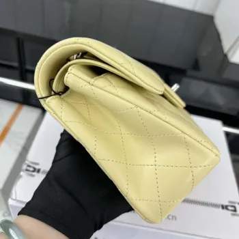 Chanel A01117 Kabelka s klopou Klasická taška Světle žlutá jehněčí kůže