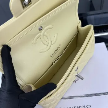 Chanel A01117 Kabelka s klopou Klasická taška Světle žlutá jehněčí kůže