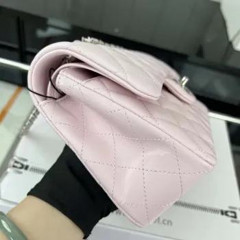 Chanel A01117 Kabelka s klopou Klasická taška Světle růžová jehněčí kůže