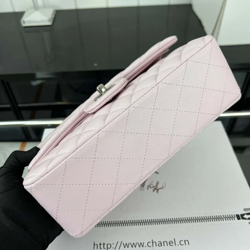 Chanel A01117 Kabelka s klopou Klasická taška Světle růžová jehněčí kůže