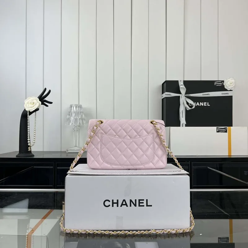 Chanel A01117 Kabelka s klopou Klasická taška Světle růžová jehněčí kůže