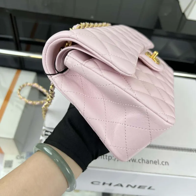 Chanel A01117 Kabelka s klopou Klasická taška Světle růžová jehněčí kůže