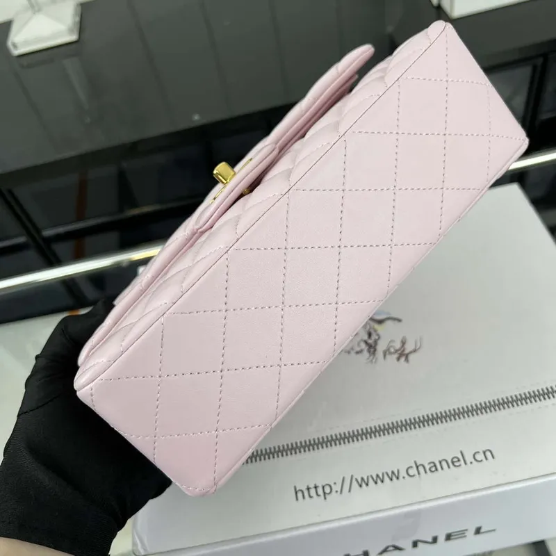 Chanel A01117 Kabelka s klopou Klasická taška Světle růžová jehněčí kůže