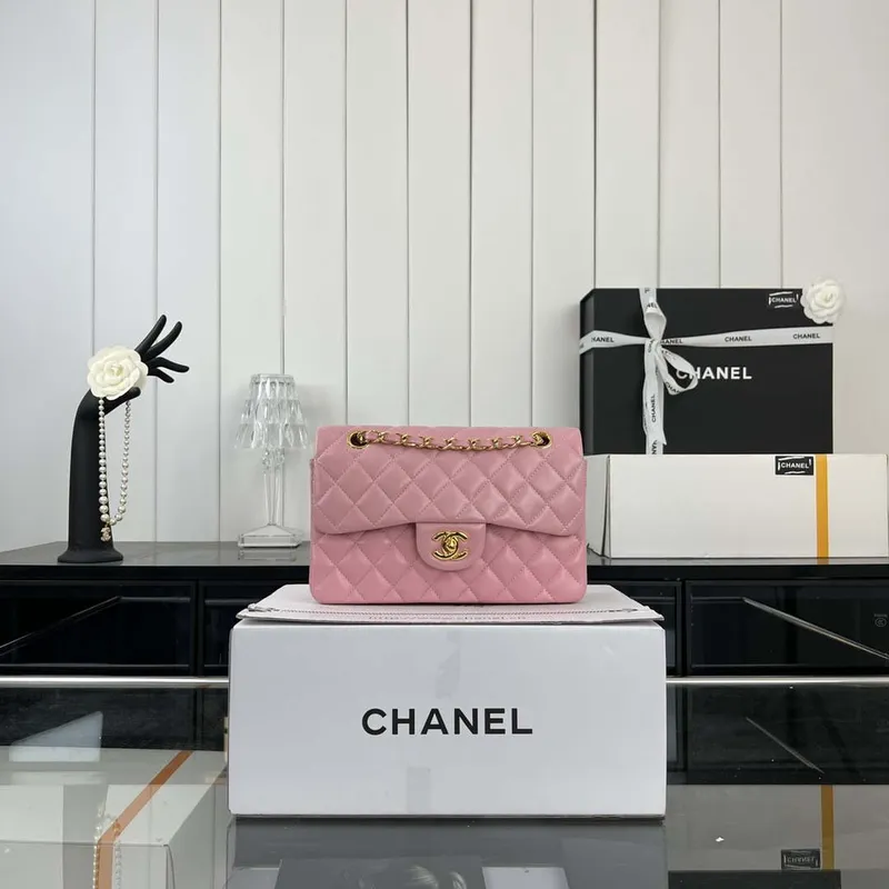 Chanel A01117 Kabelka s klopou Classic Bag Pink Lambskin