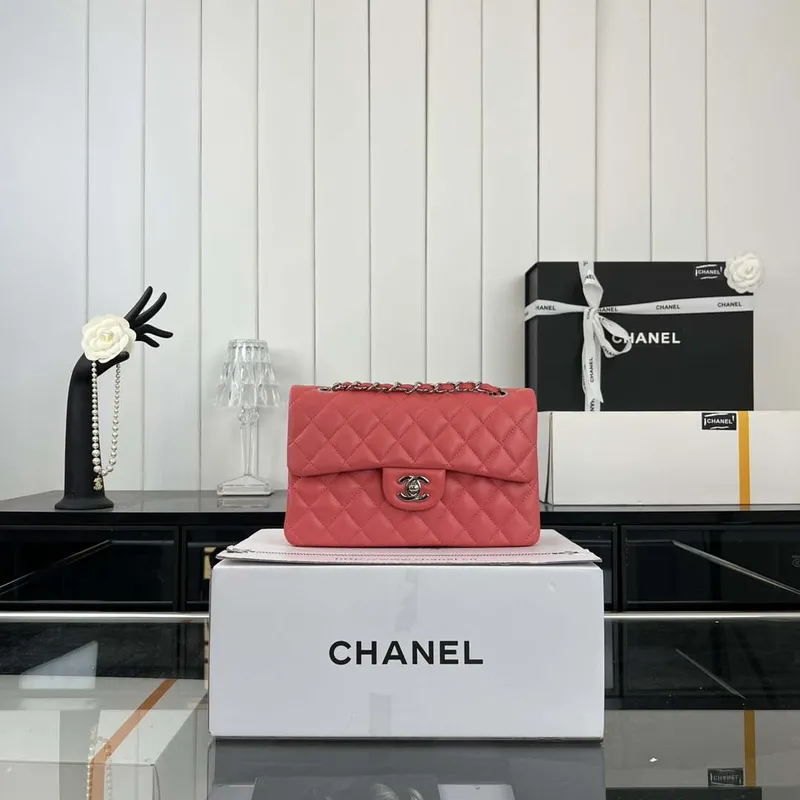 Chanel A01117 Kabelka s klopou Klasická taška Červená jehněčí kůže