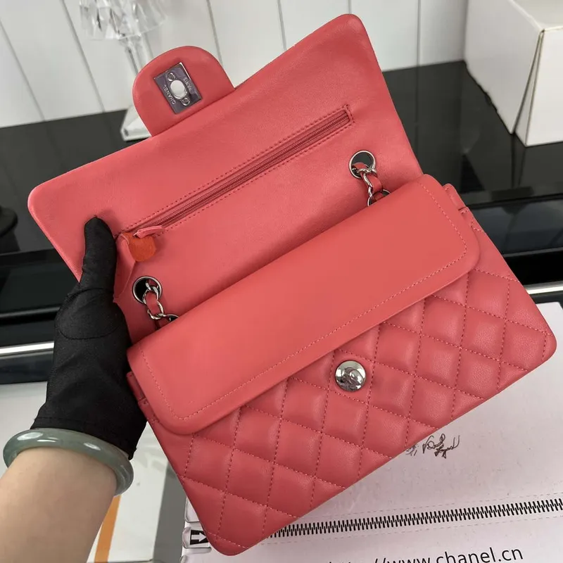 Chanel A01117 Kabelka s klopou Klasická taška Červená jehněčí kůže