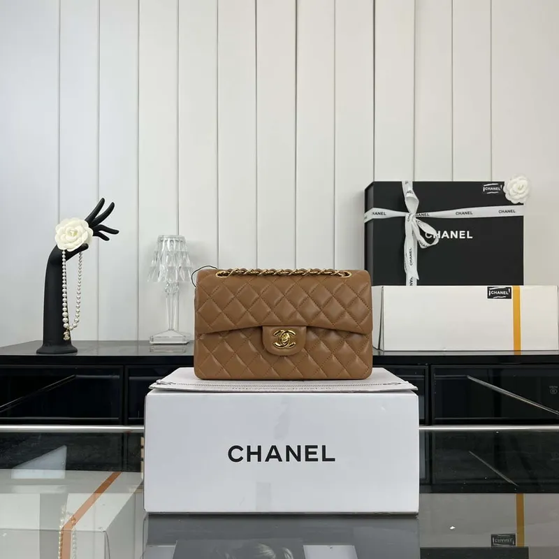 Chanel A01117 Kabelka s klopou Klasická taška Hnědá jehněčí kůže