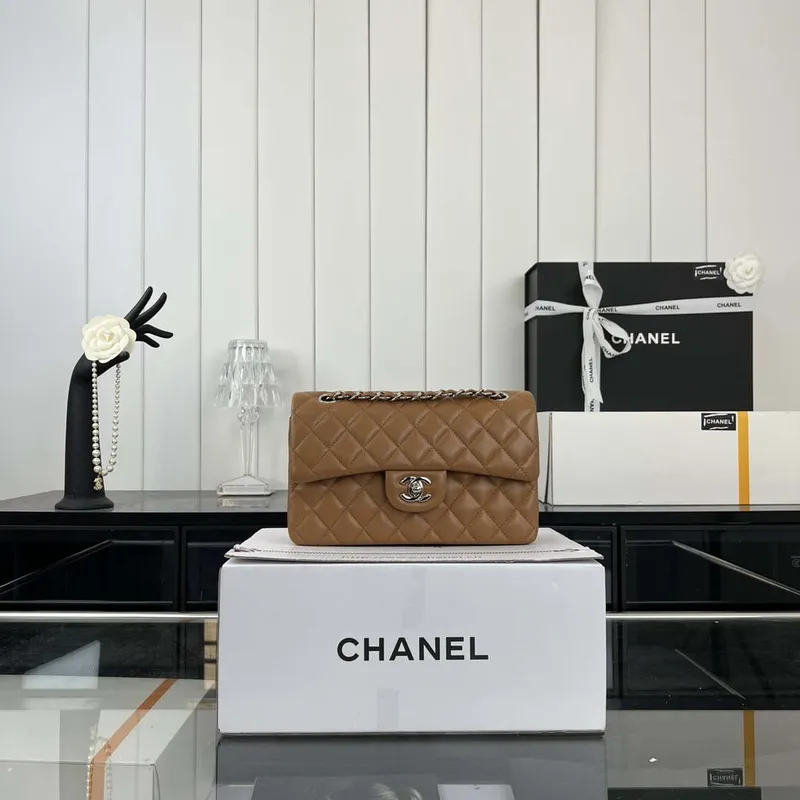 Chanel A01117 Kabelka s klopou Klasická taška Hnědá jehněčí kůže
