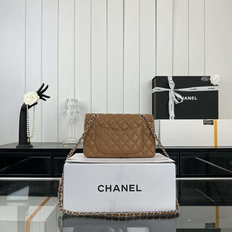 Chanel A01117 Kabelka s klopou Klasická taška Hnědá jehněčí kůže