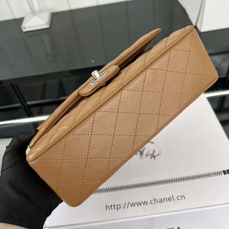 Chanel A01117 Kabelka s klopou Klasická taška Hnědá jehněčí kůže