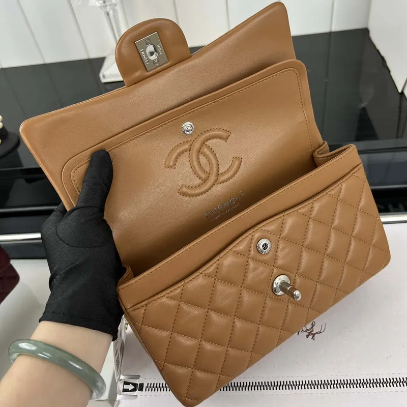Chanel A01117 Kabelka s klopou Klasická taška Hnědá jehněčí kůže