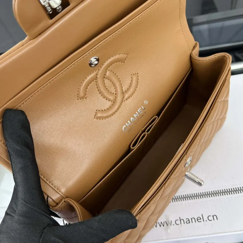 Chanel A01117 Kabelka s klopou Klasická taška Hnědá jehněčí kůže