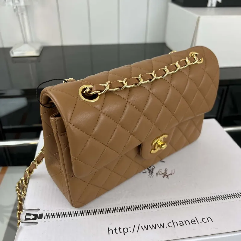 Chanel A01117 Kabelka s klopou Klasická taška Hnědá jehněčí kůže