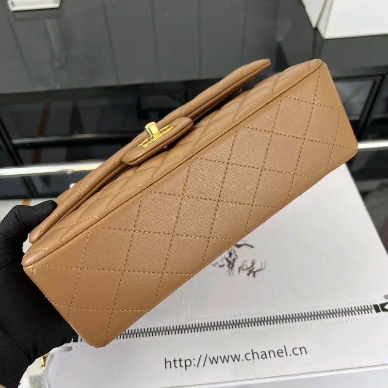 Chanel A01117 Kabelka s klopou Klasická taška Hnědá jehněčí kůže