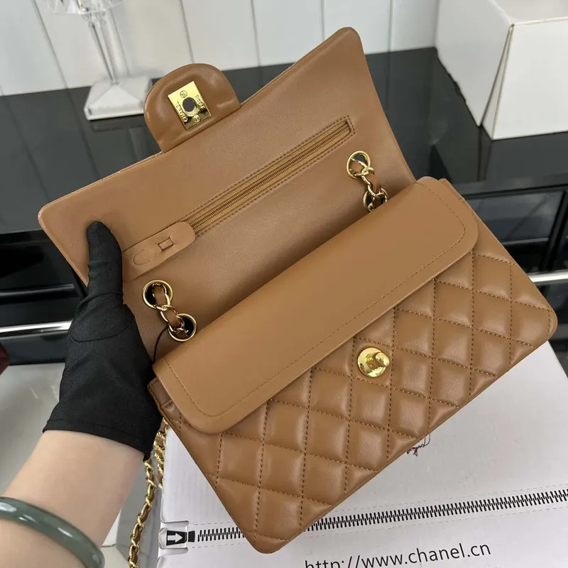 Chanel A01117 Kabelka s klopou Klasická taška Hnědá jehněčí kůže