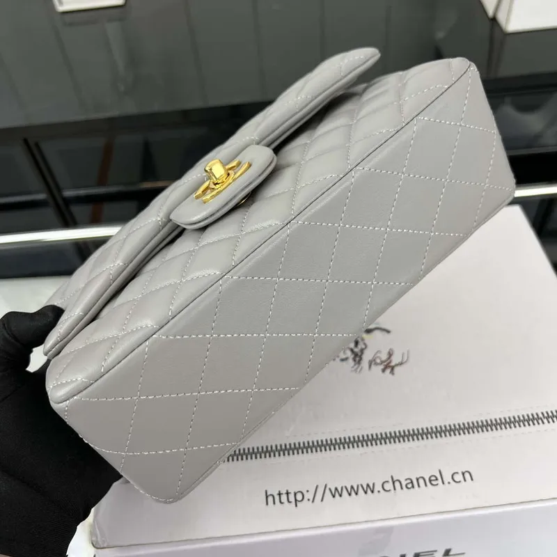 Chanel A01117 Kabelka s klopou Klasická taška Šedá jehněčí kůže