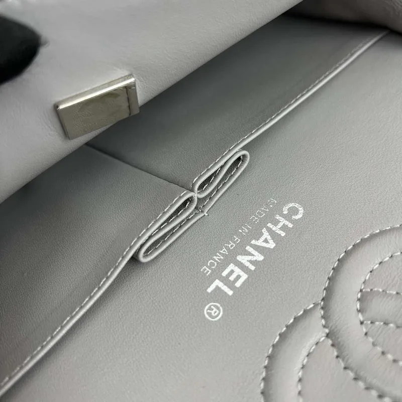 Chanel A01117 Kabelka s klopou Klasická taška Šedá jehněčí kůže