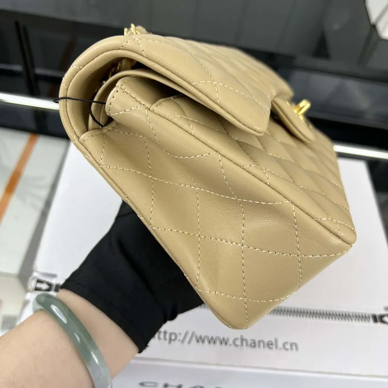 Chanel A01117 Kabelka s klopou Klasická taška Meruňková jehněčí kůže