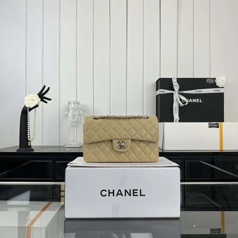Chanel A01117 Kabelka s klopou Klasická taška Meruňková jehněčí kůže