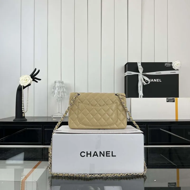 Chanel A01117 Kabelka s klopou Klasická taška Meruňková jehněčí kůže