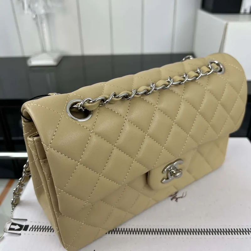 Chanel A01117 Kabelka s klopou Klasická taška Meruňková jehněčí kůže