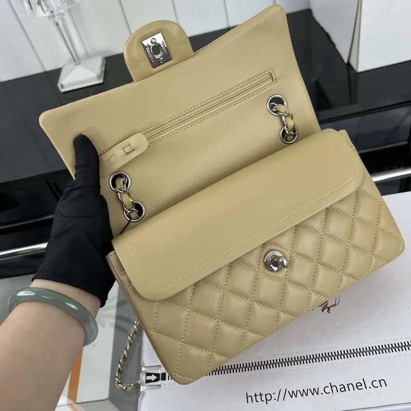 Chanel A01117 Kabelka s klopou Klasická taška Meruňková jehněčí kůže