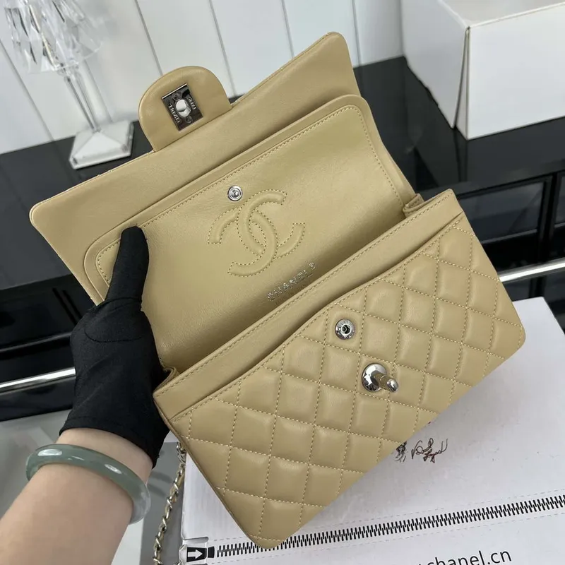 Chanel A01117 Kabelka s klopou Klasická taška Meruňková jehněčí kůže