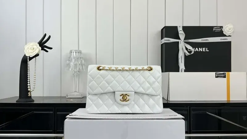 Chanel A01117: Classic White Lambskin Flap Bag — Timeless Elegance in a Compact Design
