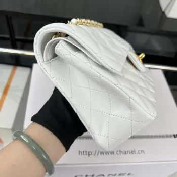 Chanel A01117 Kabelka s klopou Klasická taška Bílá jehněčí kůže