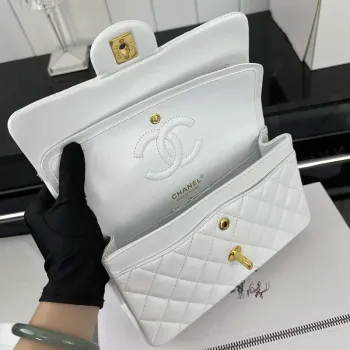 Chanel A01117 Kabelka s klopou Klasická taška Bílá jehněčí kůže