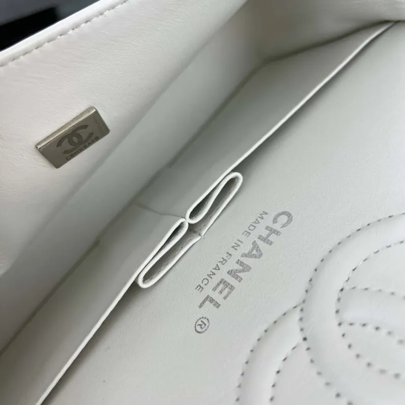 Chanel A01117 Kabelka s klopou Klasická taška Bílá jehněčí kůže