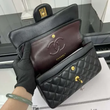Chanel A01117 Kabelka s klopou Klasická taška Černá jehněčí kůže