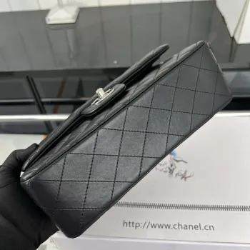 Chanel A01117 Kabelka s klopou Klasická taška Černá jehněčí kůže